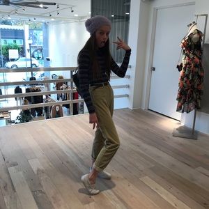 Meet your Posher, Mia